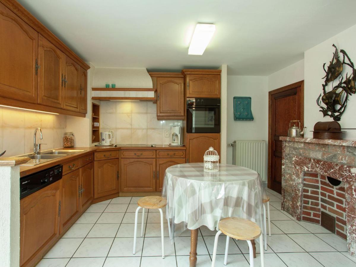 Spacious Holiday Home In Humain With Garden مارشه ان فامن المظهر الخارجي الصورة