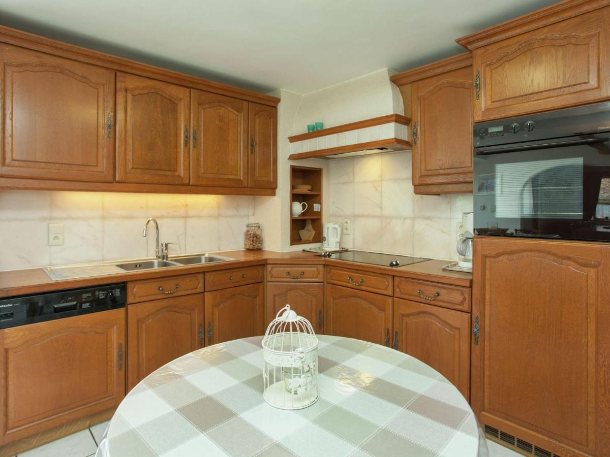 Spacious Holiday Home In Humain With Garden مارشه ان فامن المظهر الخارجي الصورة