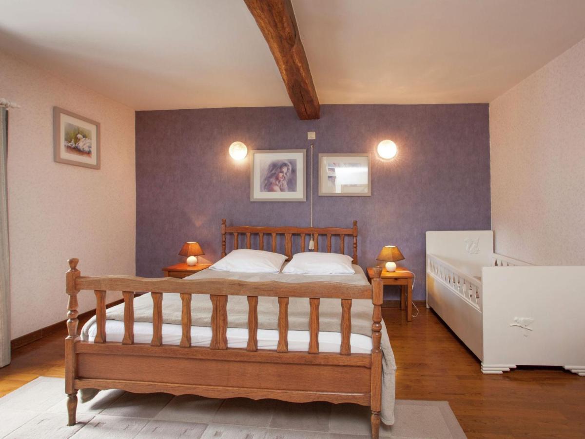 Spacious Holiday Home In Humain With Garden مارشه ان فامن المظهر الخارجي الصورة